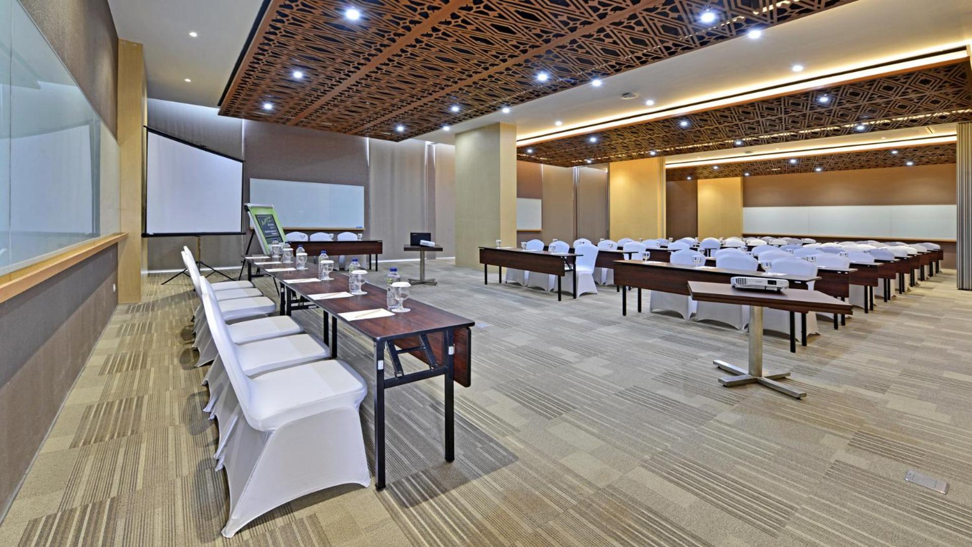 Whiz Prime Hotel Khatib Sulaiman Padang Exterior foto