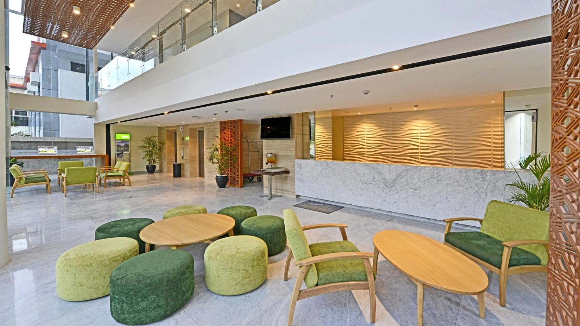 Whiz Prime Hotel Khatib Sulaiman Padang Exterior foto