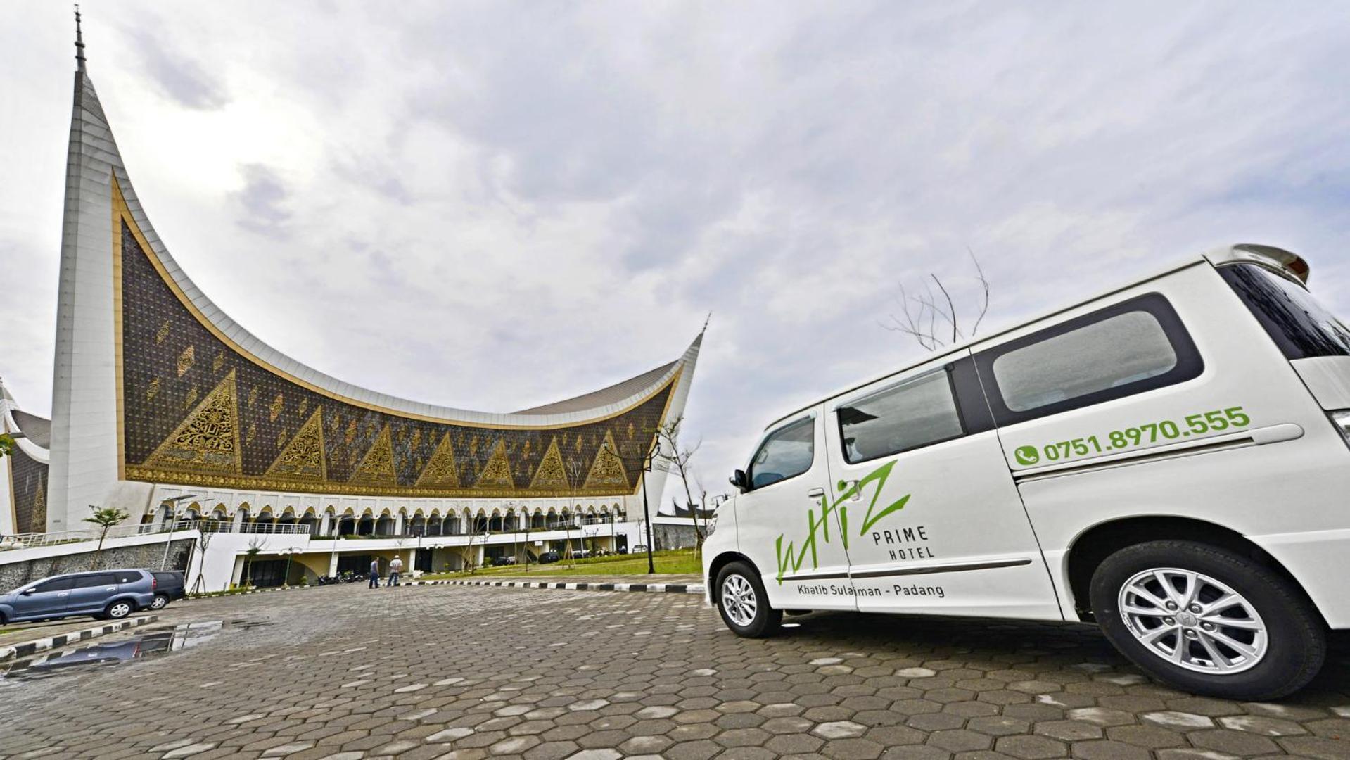 Whiz Prime Hotel Khatib Sulaiman Padang Exterior foto