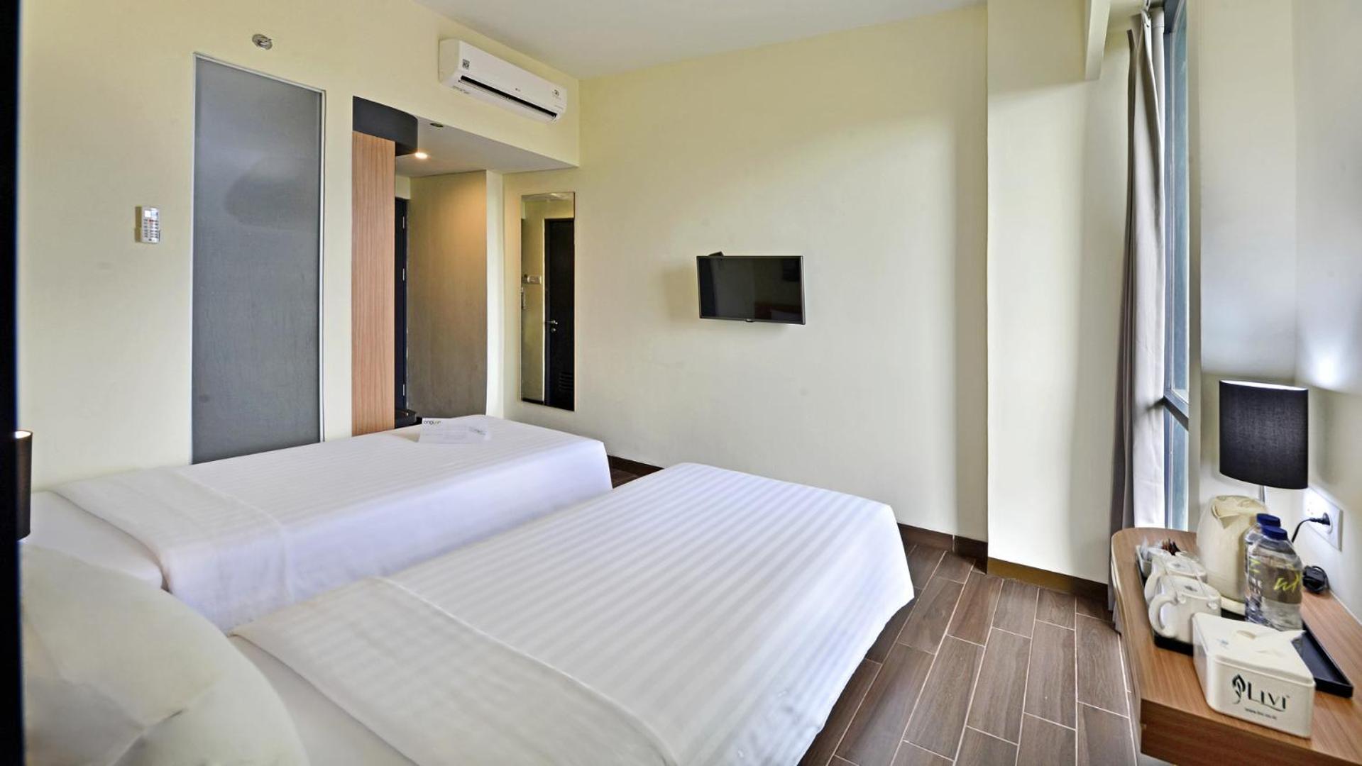 Whiz Prime Hotel Khatib Sulaiman Padang Exterior foto