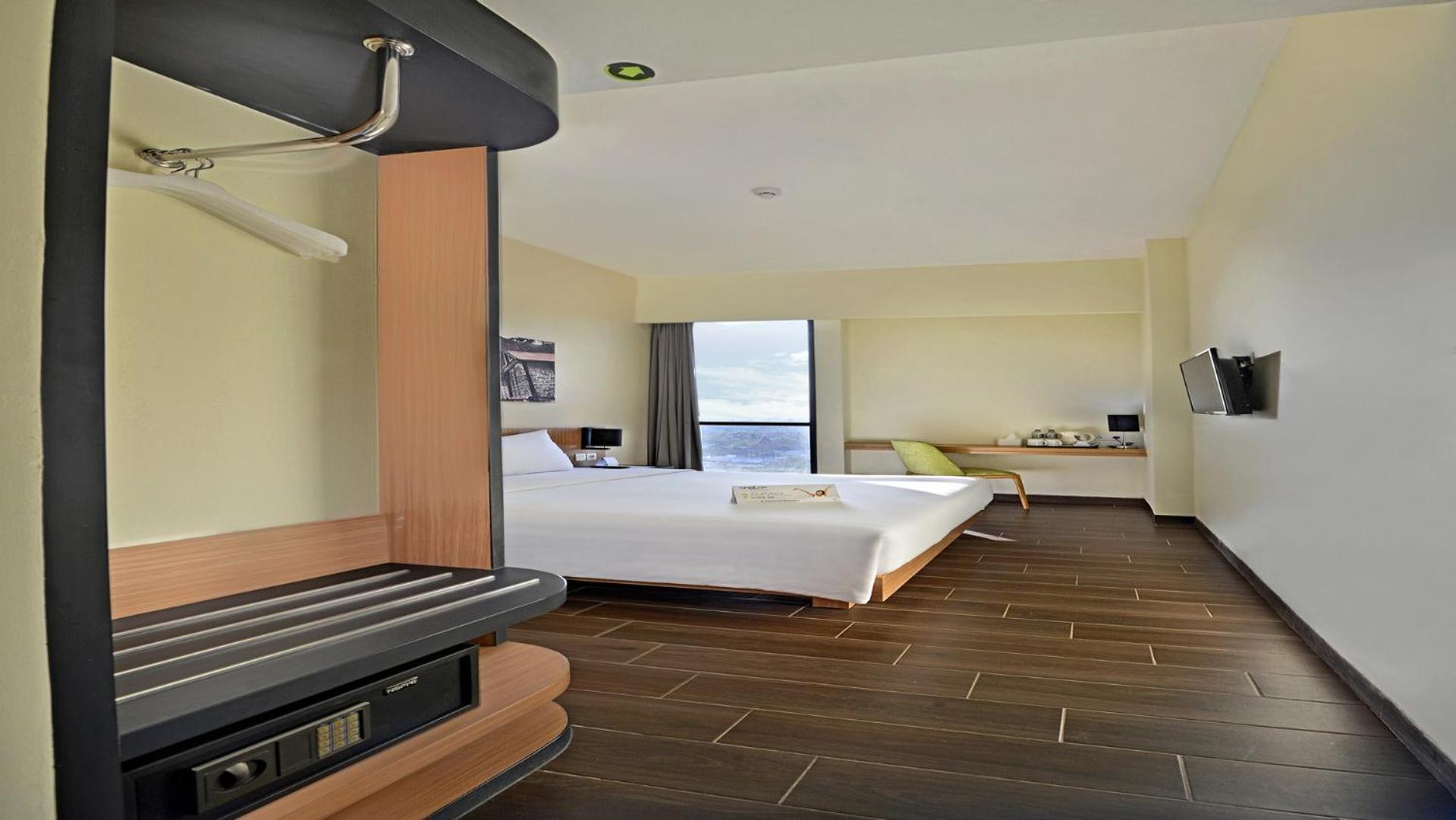 Whiz Prime Hotel Khatib Sulaiman Padang Exterior foto