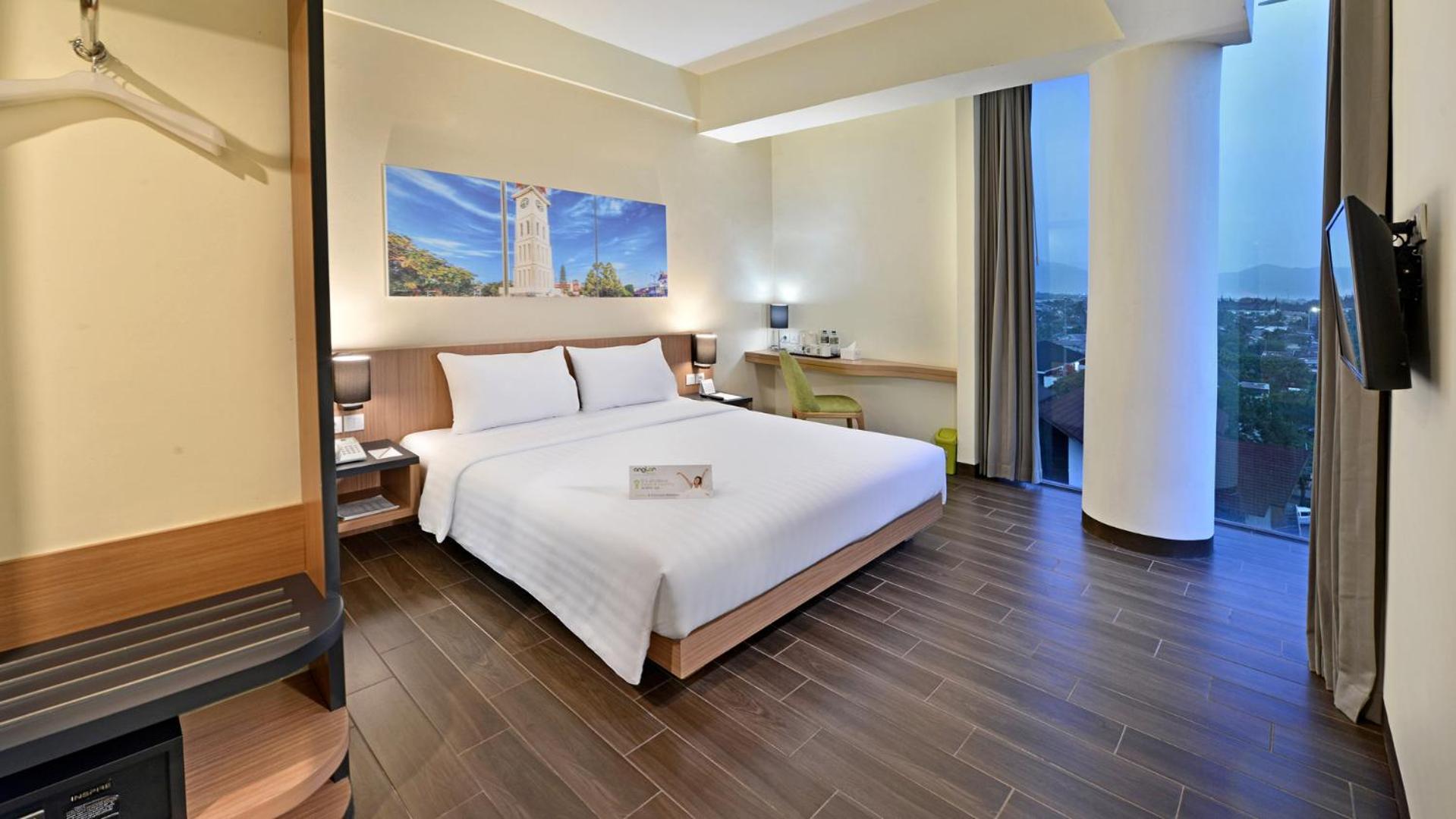Whiz Prime Hotel Khatib Sulaiman Padang Exterior foto